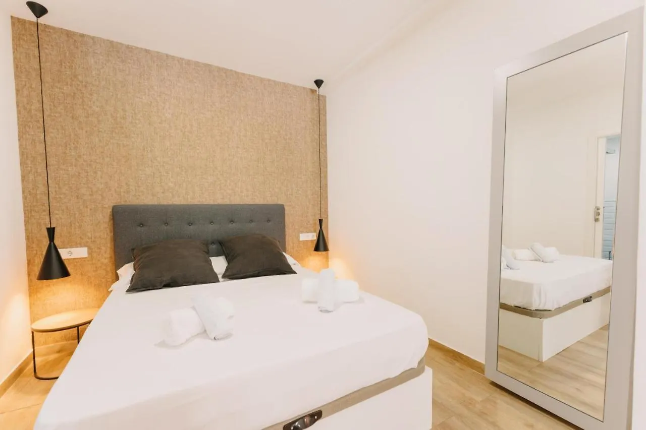 Coverlin Apartamentos San Francisco Malaga Apartment